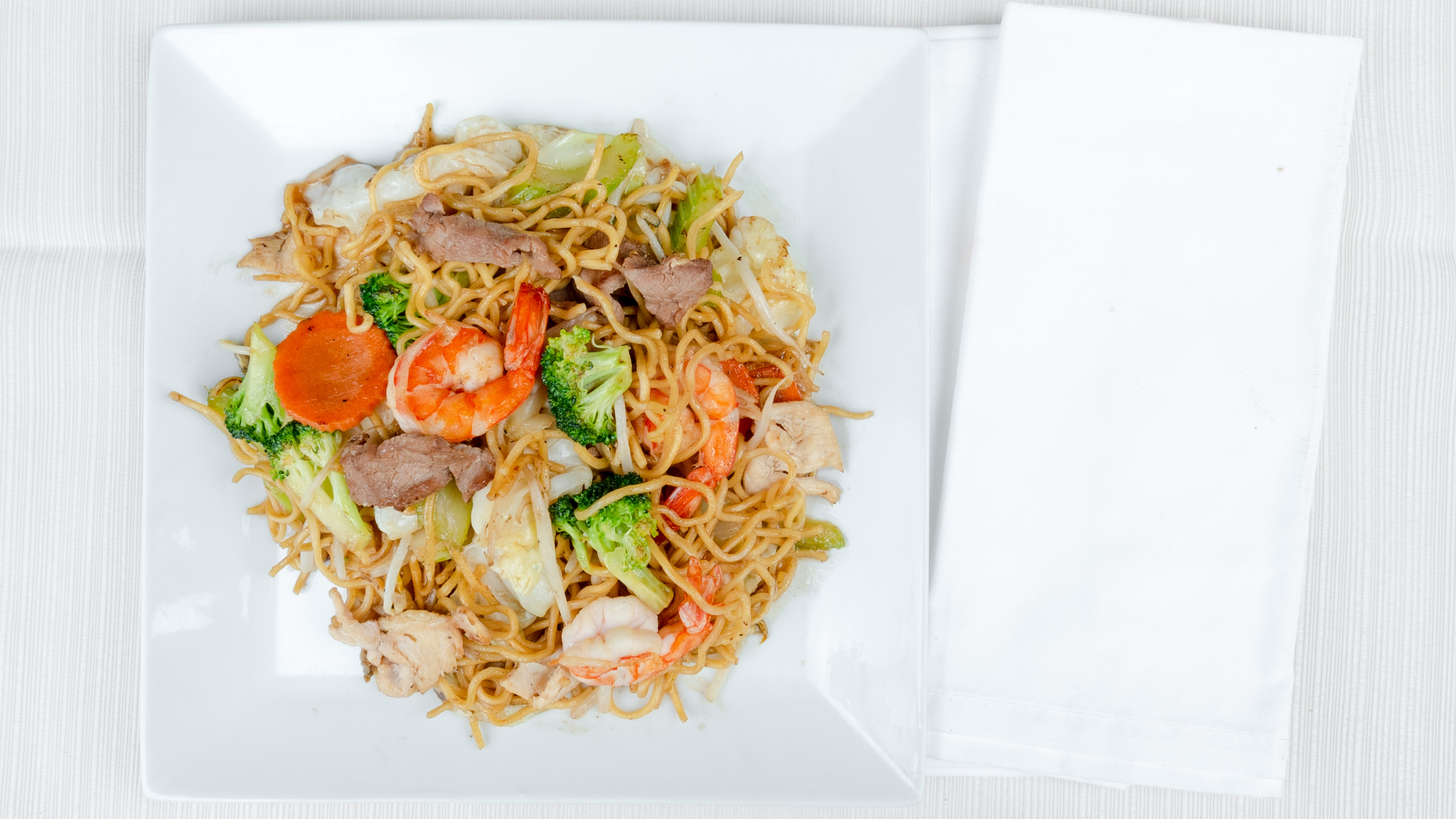 Order Chow Mein food online from Wanya Thai Restaurant store, Canyon Country on bringmethat.com