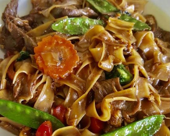Order Drunken Noodles food online from Wakai's Asian Fusion store, Mankato on bringmethat.com