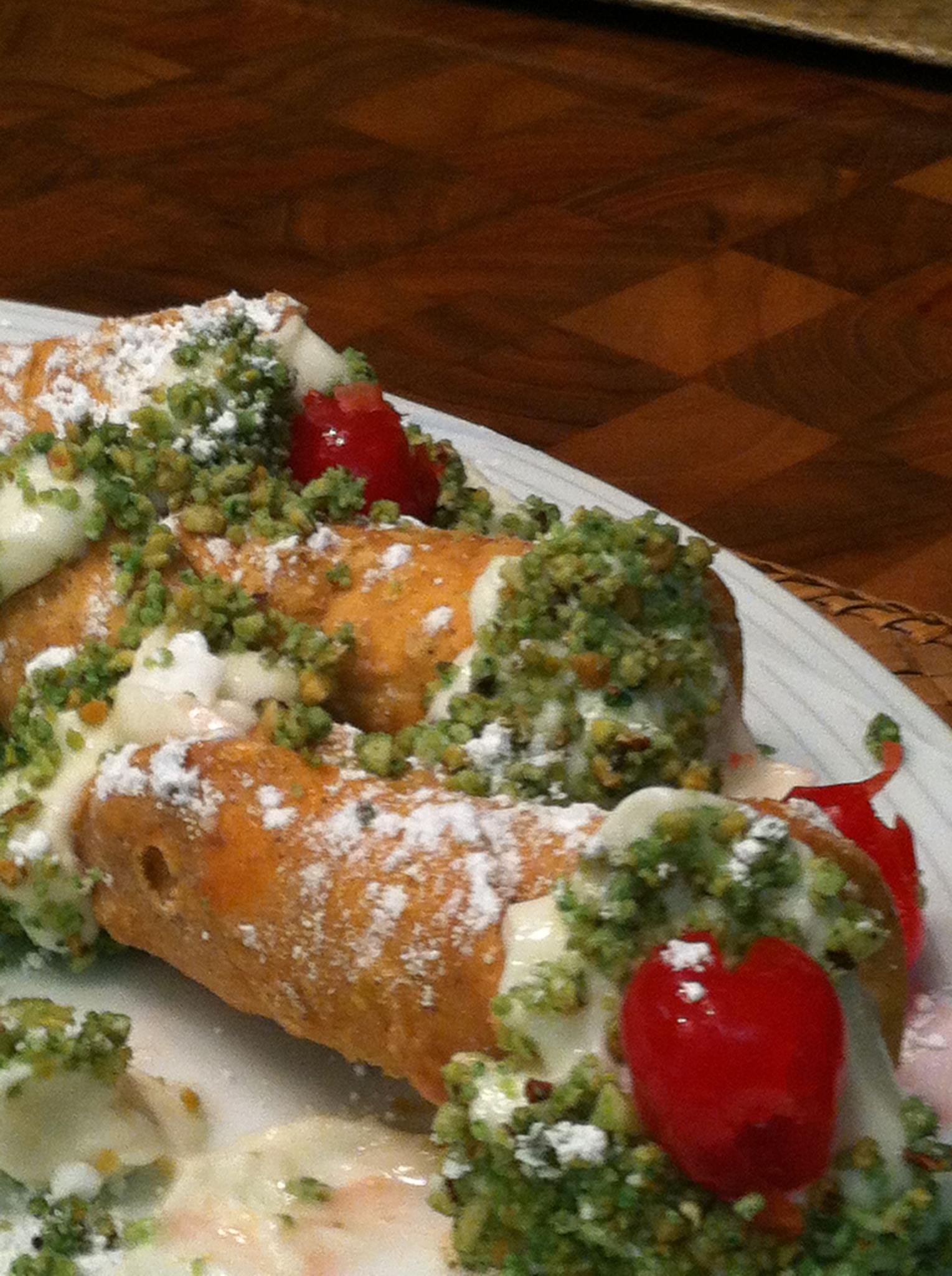 Order Homemade Cannoli food online from Chicago Pasta House store, Moreno Valley on bringmethat.com