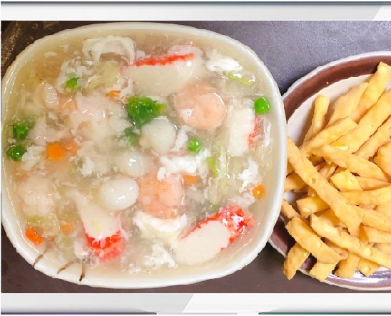 Order 32. Seafood Soup food online from Red Apple Chinese Restaurant store, Waterloo on bringmethat.com