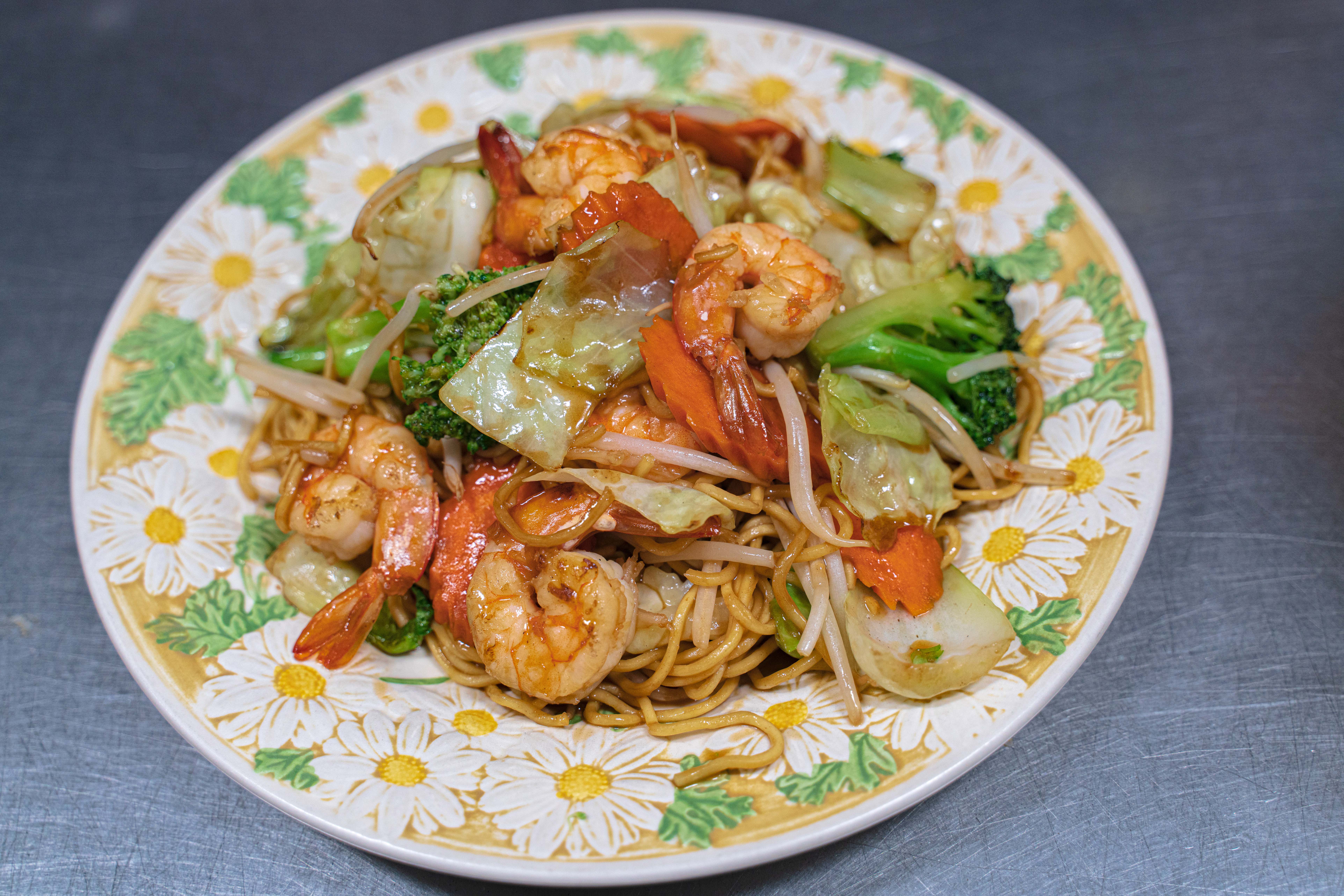 Order CHOW MEIN (Choice of meats) food online from Coco Thai Kitchen store, Los Angeles on bringmethat.com