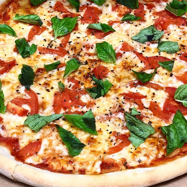 Order Tomato Basil Pizza food online from Kings Pizza store, Orlando on bringmethat.com