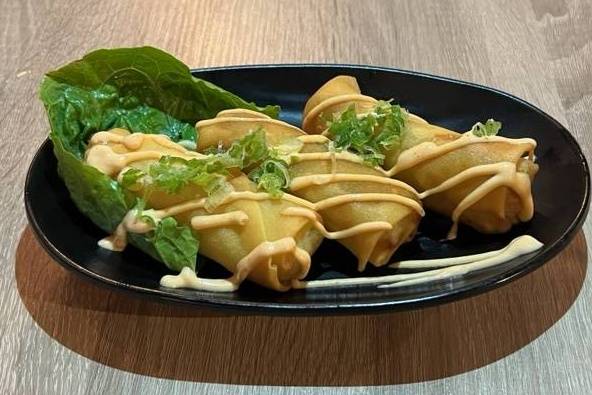 Order Veggie Spring Roll food online from Iron Sushi store, Coral Gables on bringmethat.com
