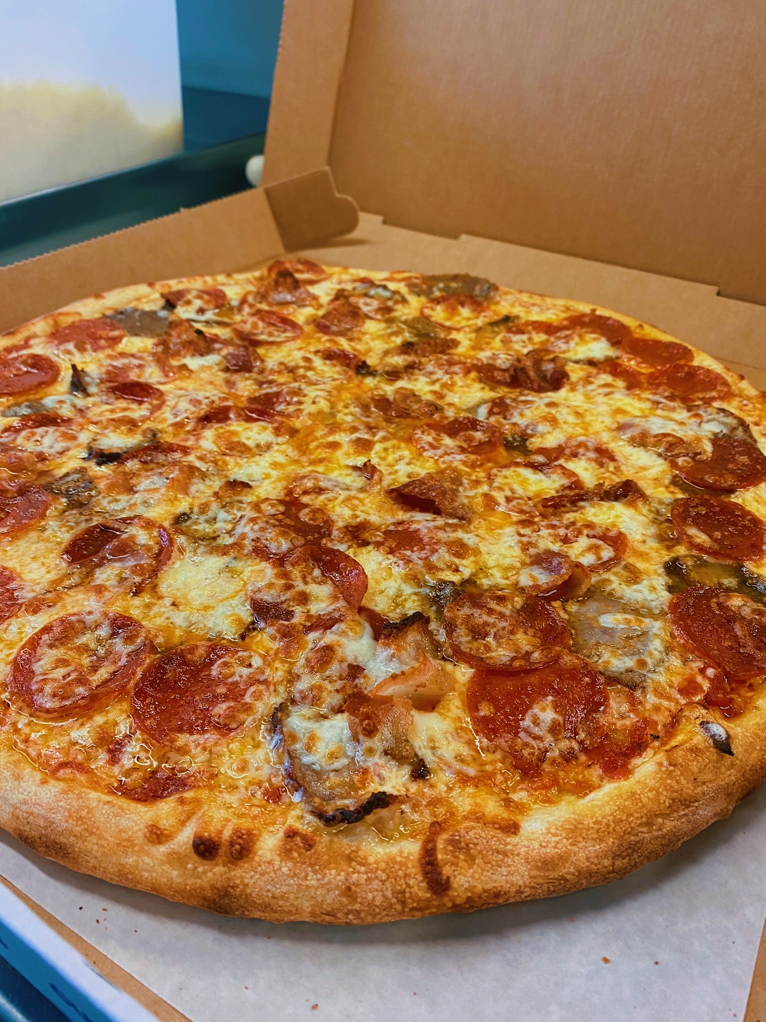 Order Meat Lovers Pizza food online from Avenue Pizza store, Bloomfield on bringmethat.com