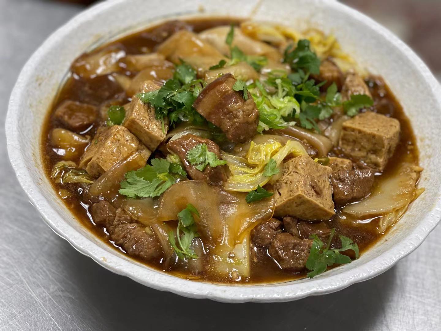 Order Northern Chewy Flat Noodle w/ Pork   food online from Northern Cafe store, Temple City on bringmethat.com