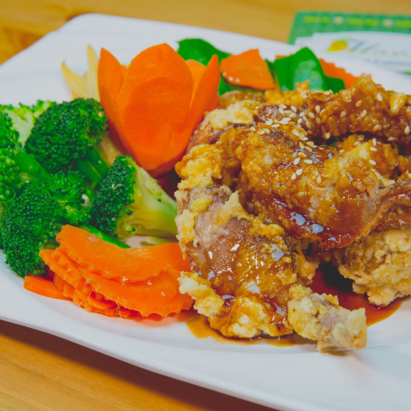 Order D7. Bangkok Duck food online from Mango thai cuisine store, West Newton on bringmethat.com