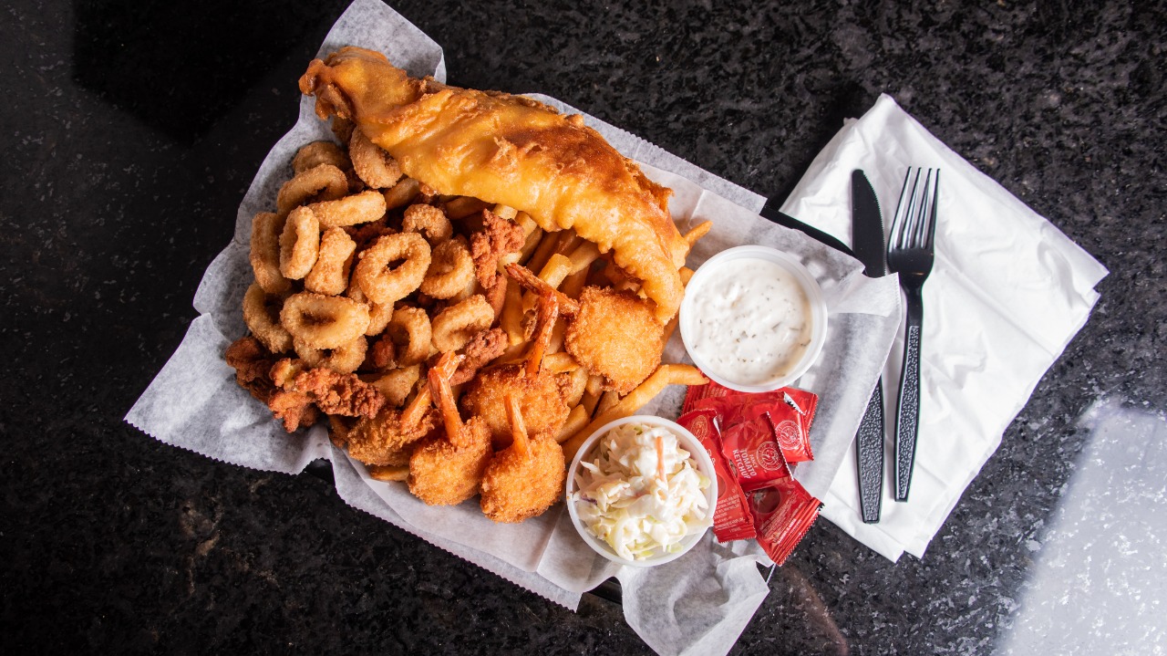 Order Fried Seafood Platter food online from Yovanis Pizzeria store, Cumberland on bringmethat.com