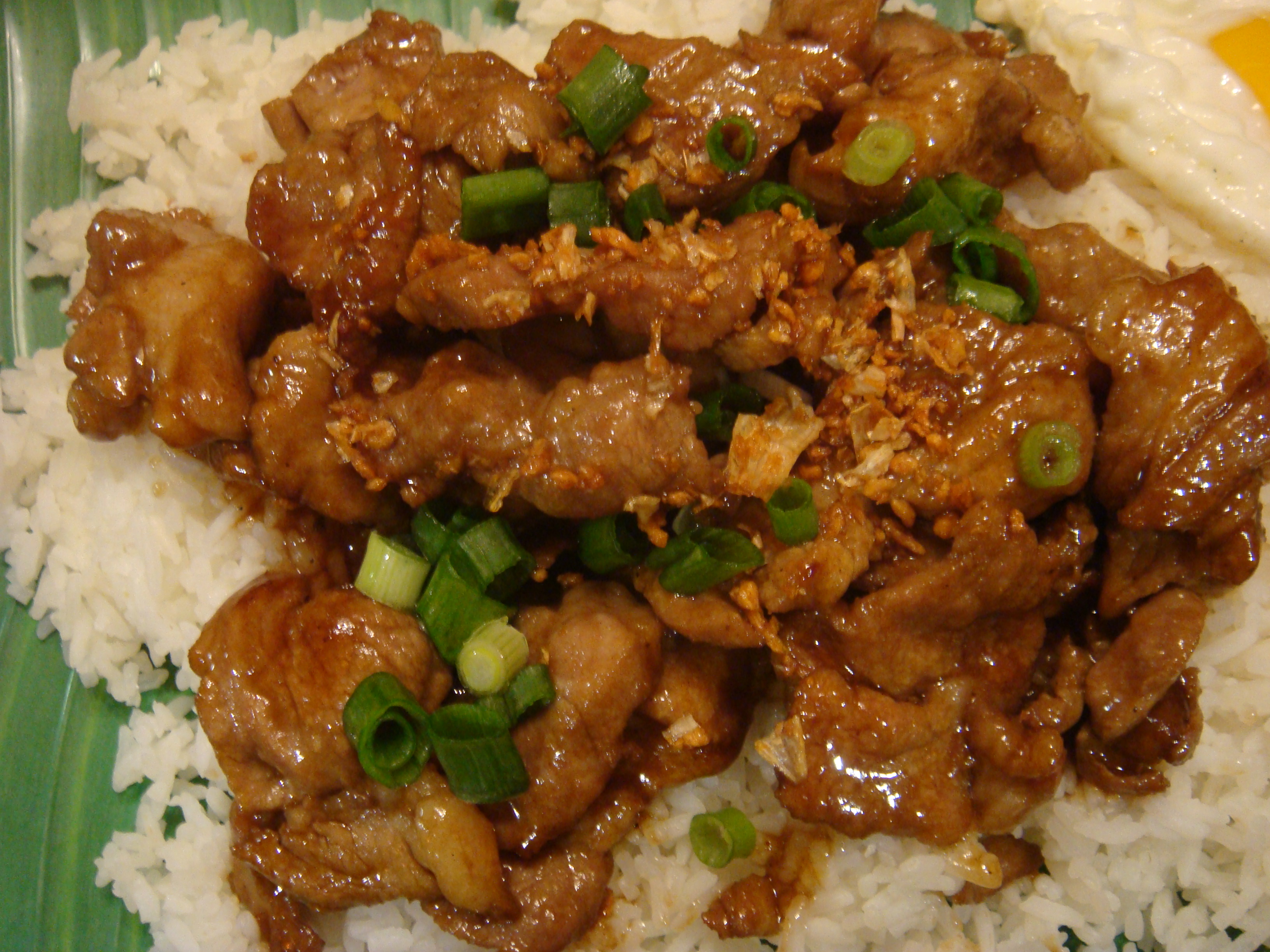 Order Moo Gra Tiam Plate food online from Rod Thai Family Taste store, Boston on bringmethat.com