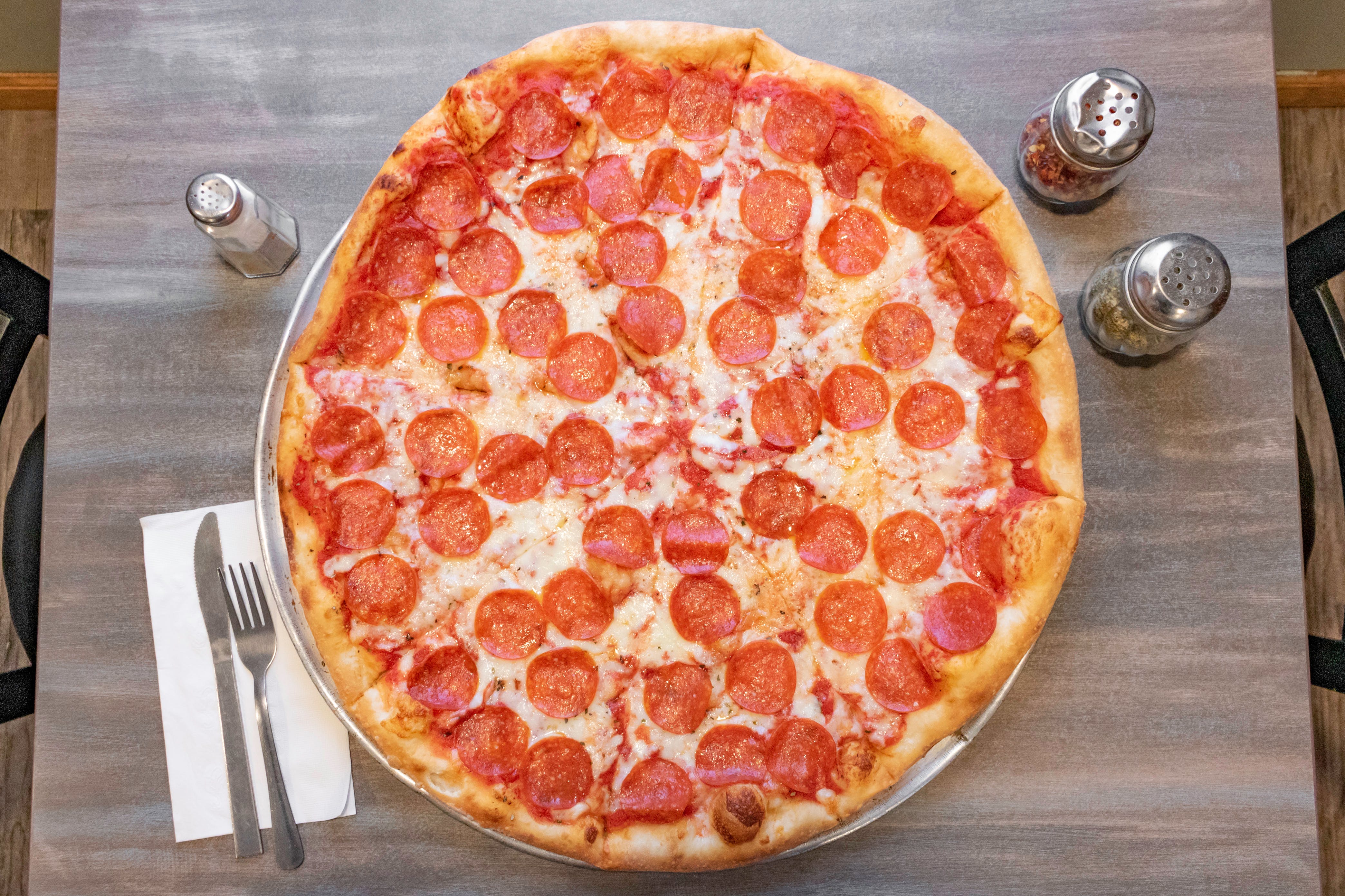 Order Pepperoni Pizza - Medium 14'' food online from Vincenzo's Pizza store, Bensalem on bringmethat.com