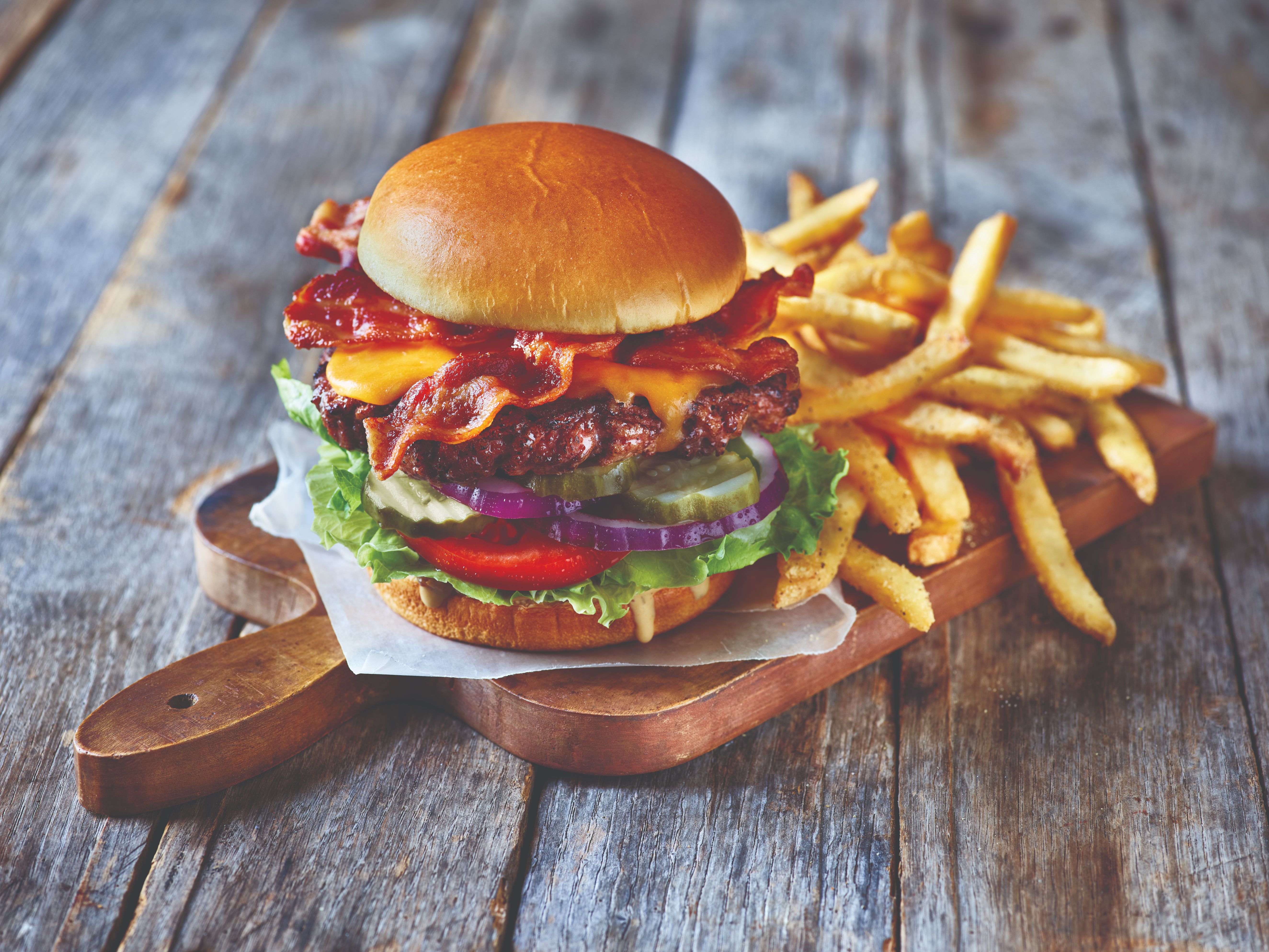 Order Classic Bacon Cheeseburger food online from Applebee store, Quakertown on bringmethat.com