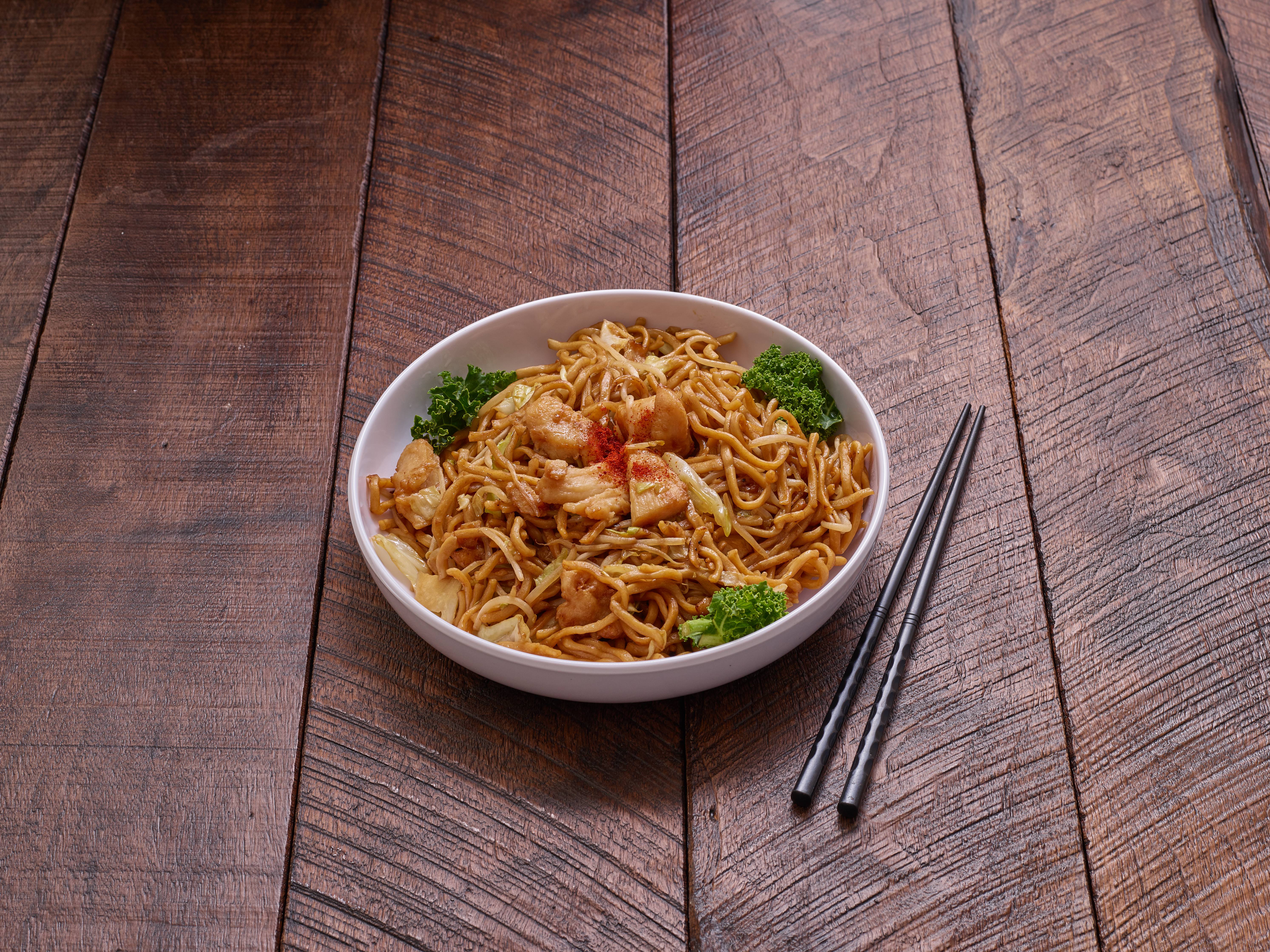 Order 17. Chicken Chow Mein food online from Tea Cup House store, Sacramento on bringmethat.com