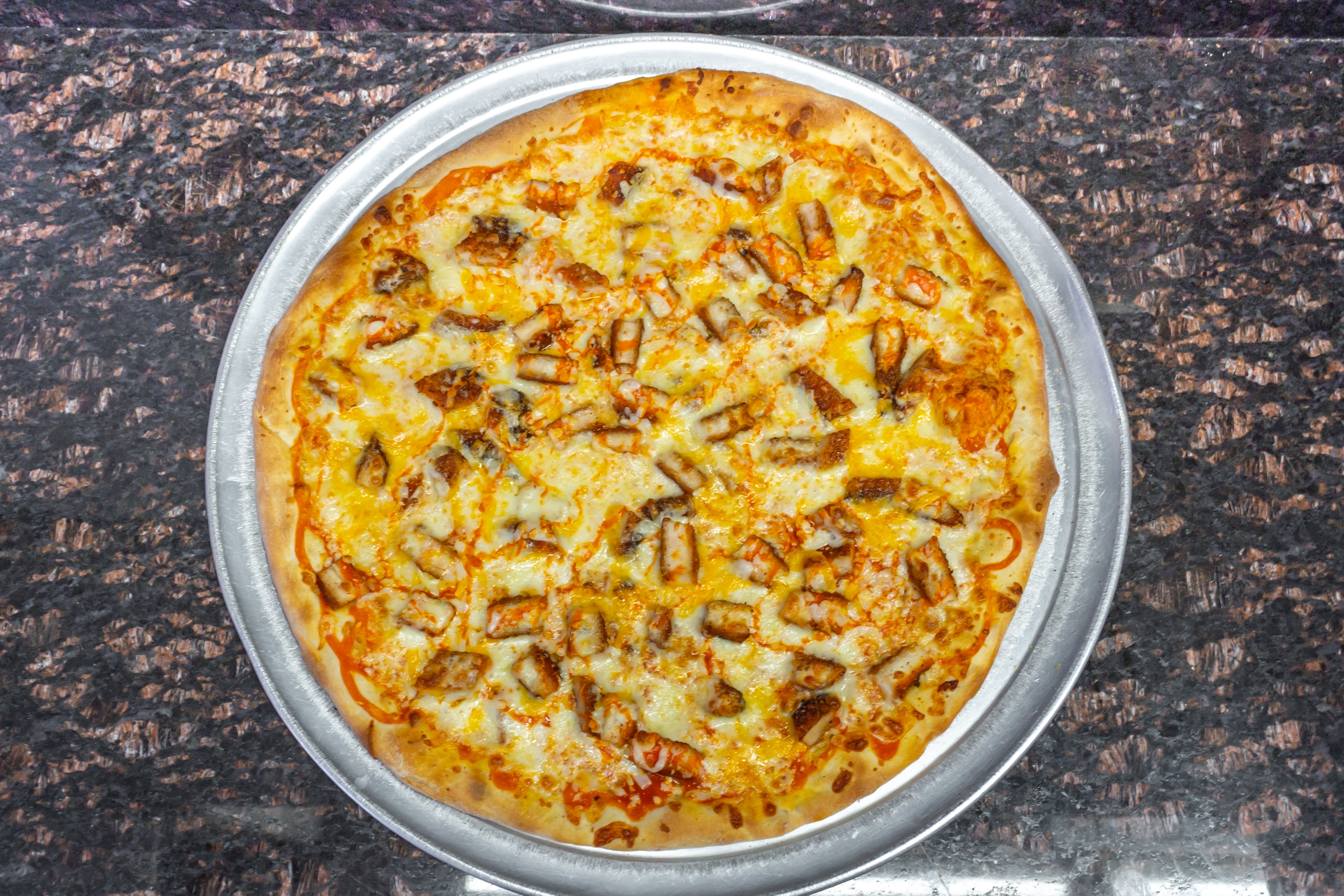 Order Buffalo Chicken Pizza - Large 16'' food online from Angelo Pizzeria store, Bogota on bringmethat.com
