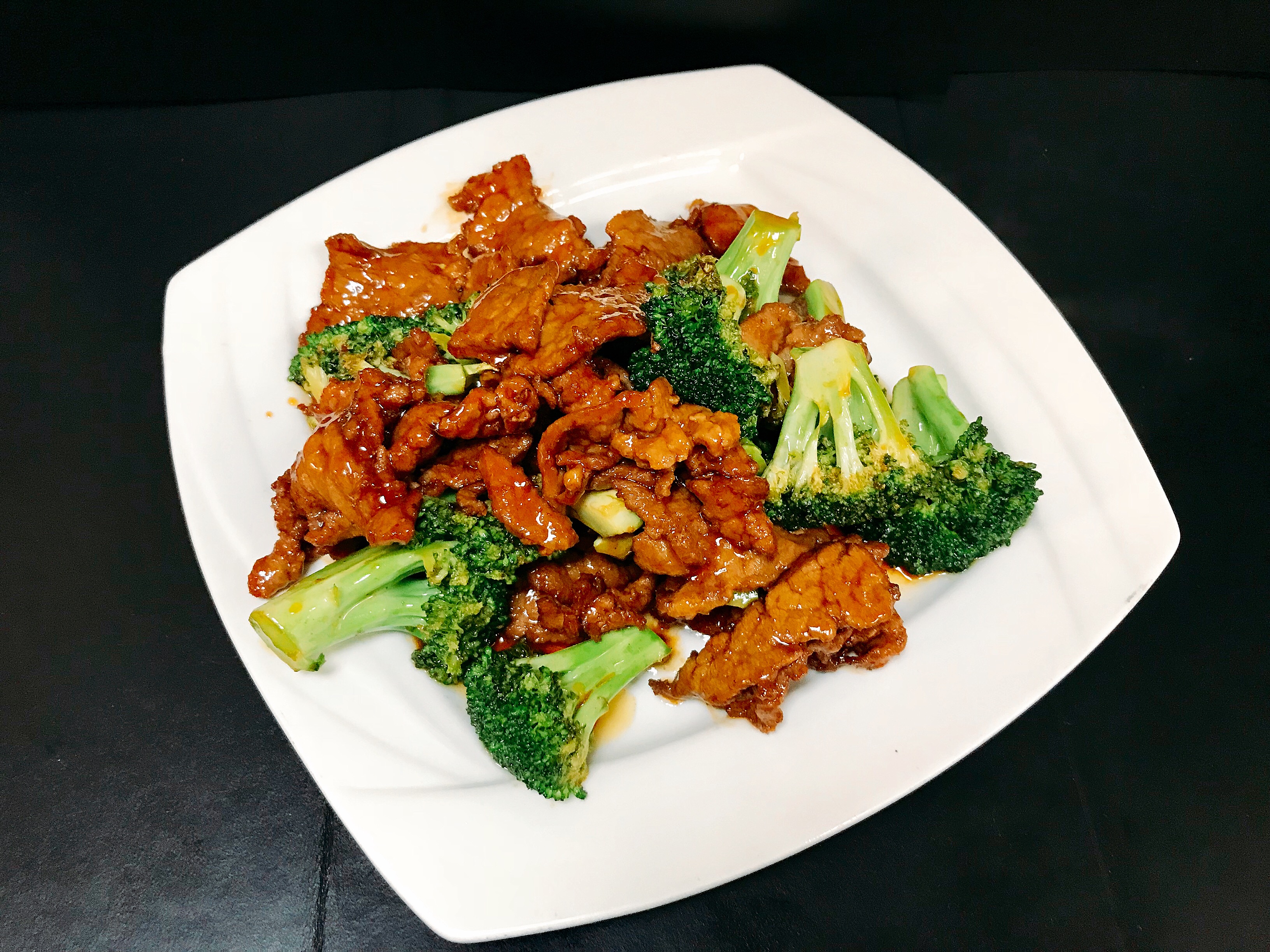 Order 61. Beef w. Broccoli food online from Ollie's Sichuan store, New York on bringmethat.com