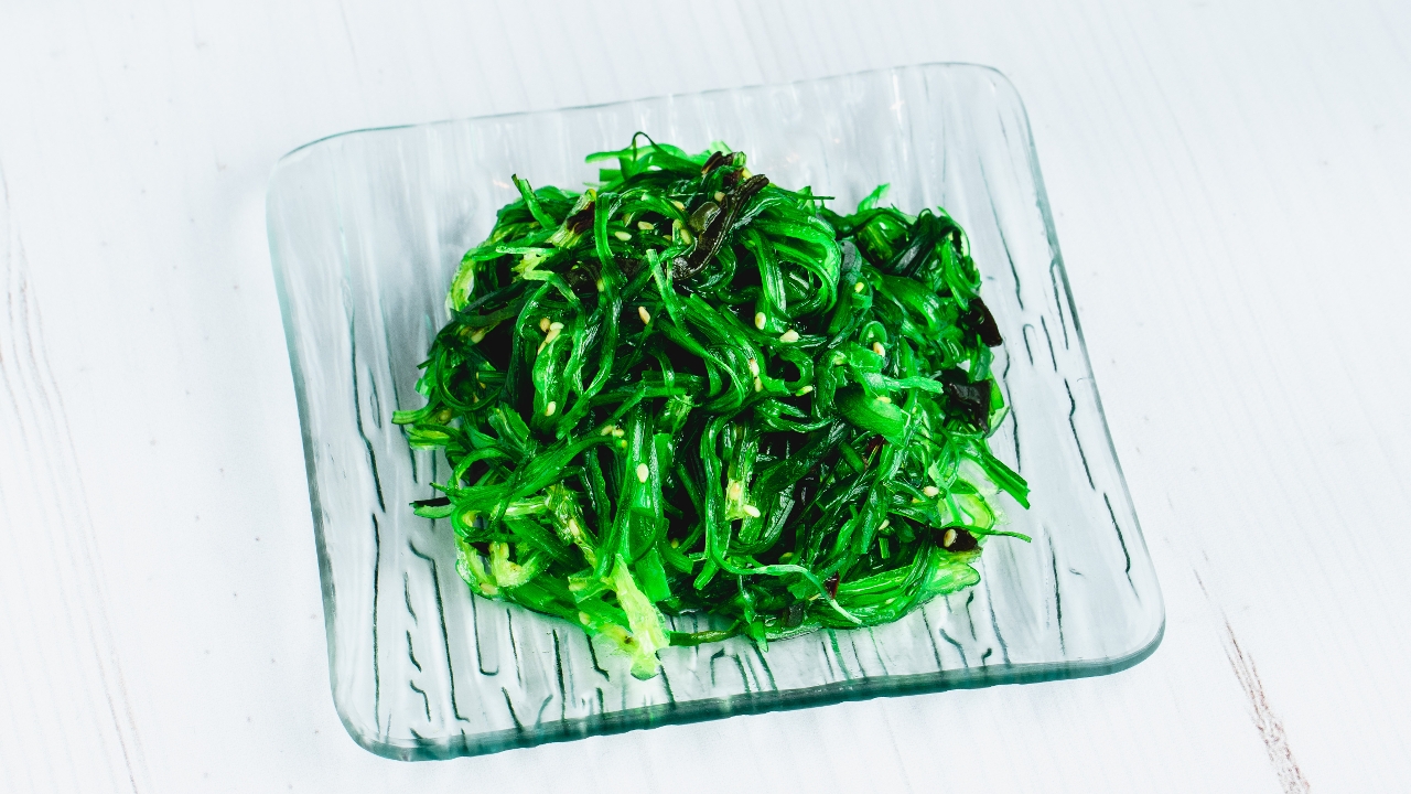 Order Seaweed Salad food online from Bento & Noodles store, Chula Vista on bringmethat.com