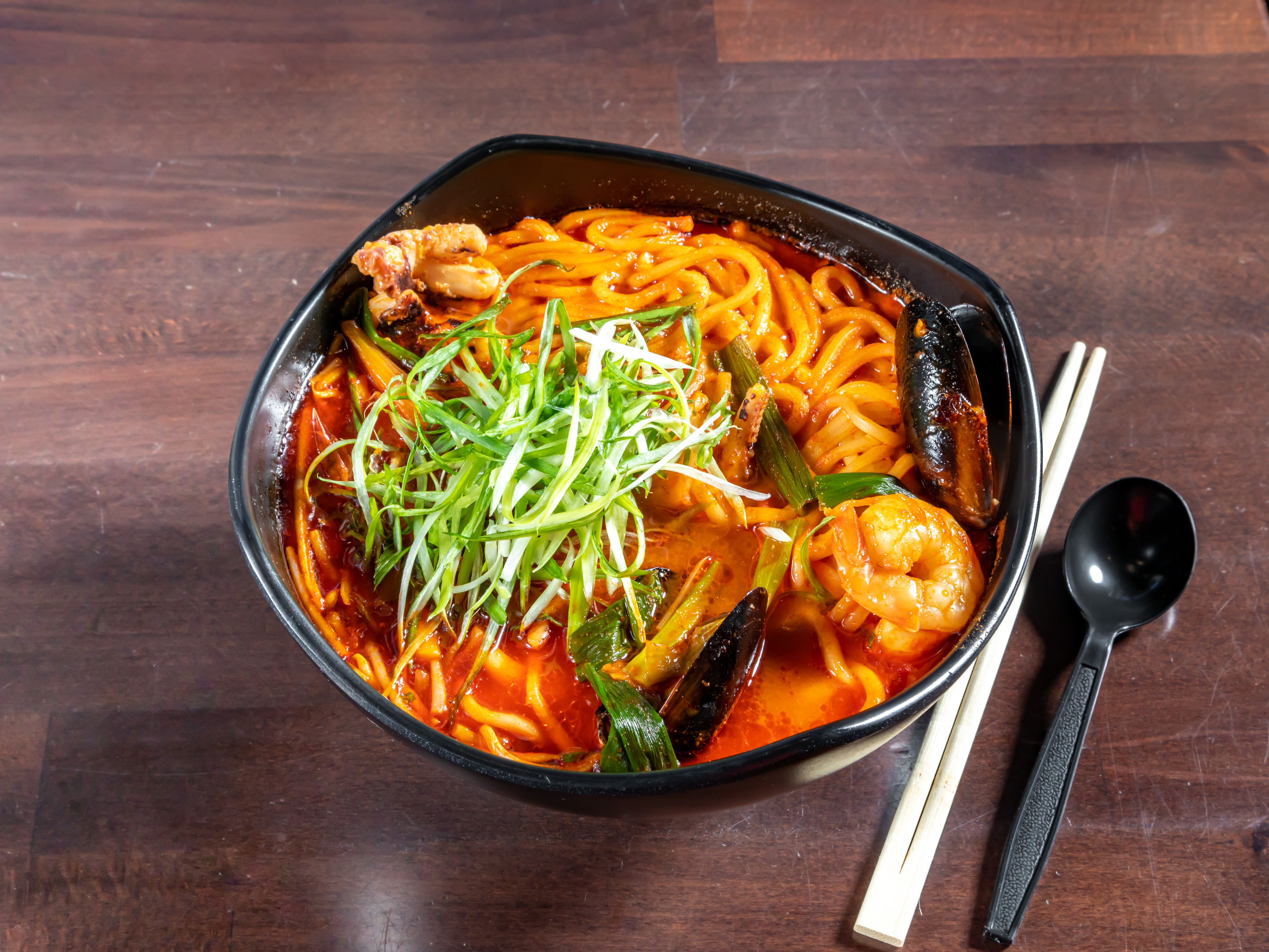 Order Spicy Seafood Noodles food online from Chan Chan Food House store, Irvine on bringmethat.com