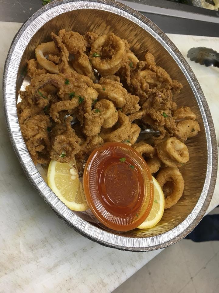 Order Fried Calamari - Appetizer food online from Mama Pizza III store, Coplay on bringmethat.com