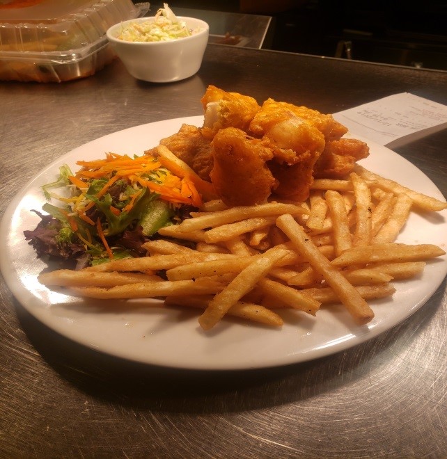 Order Fish and Chips food online from Metropolitan Bar & Grill store, Englewood on bringmethat.com
