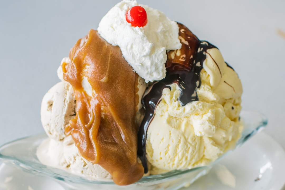 Order Black & Tan GRAND - food online from Leatherby Family Creamery store, Citrus Heights on bringmethat.com