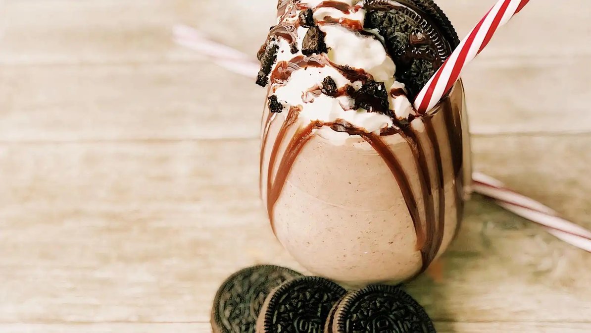 Order Cookies and Cream Smoothie food online from Tastee Grill store, San Mateo on bringmethat.com