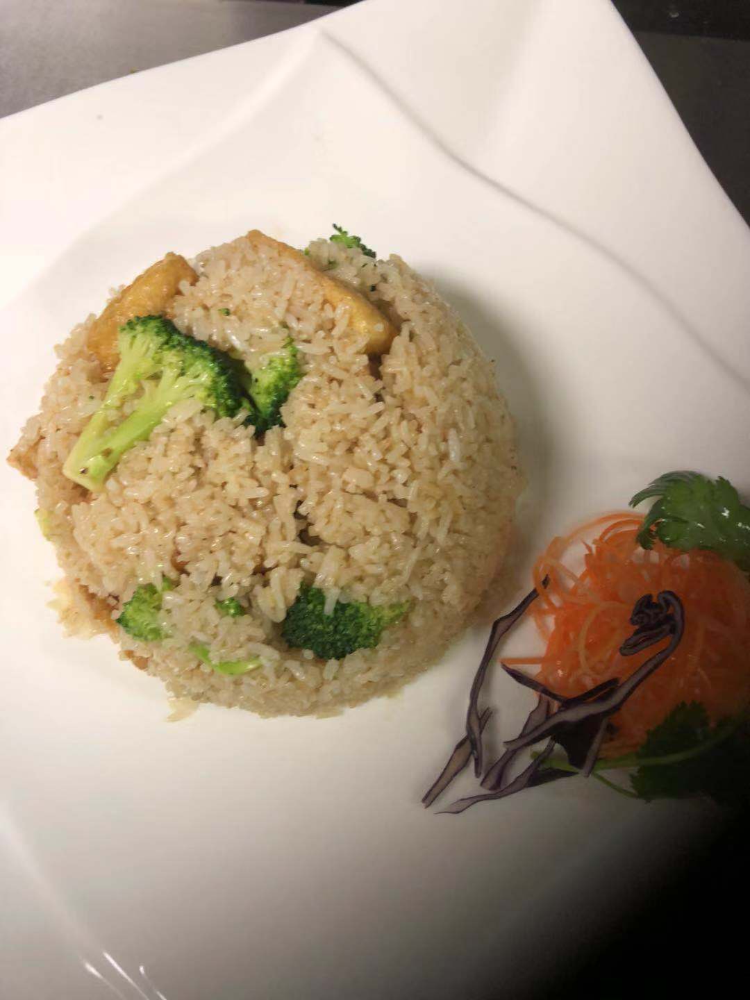 Order Vegetable Fried Rice food online from Peking Tokyo store, Langhorne on bringmethat.com