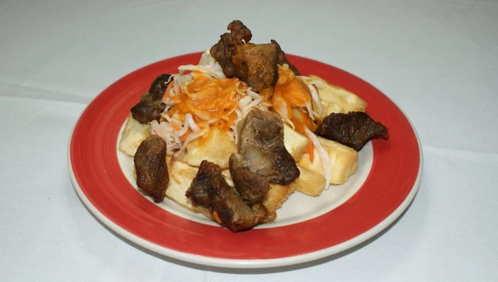 Order Yuca Frita con Chicharron food online from El Salvador Restaurant store, Baltimore on bringmethat.com