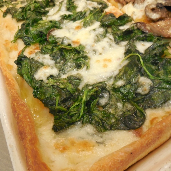 Order Spinach Pizza food online from Planet Pizza store, Ridgefield on bringmethat.com