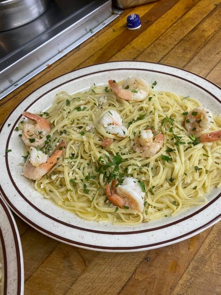 Order Linguini Scampi - Entree food online from Andre's Pizza store, Oxford on bringmethat.com
