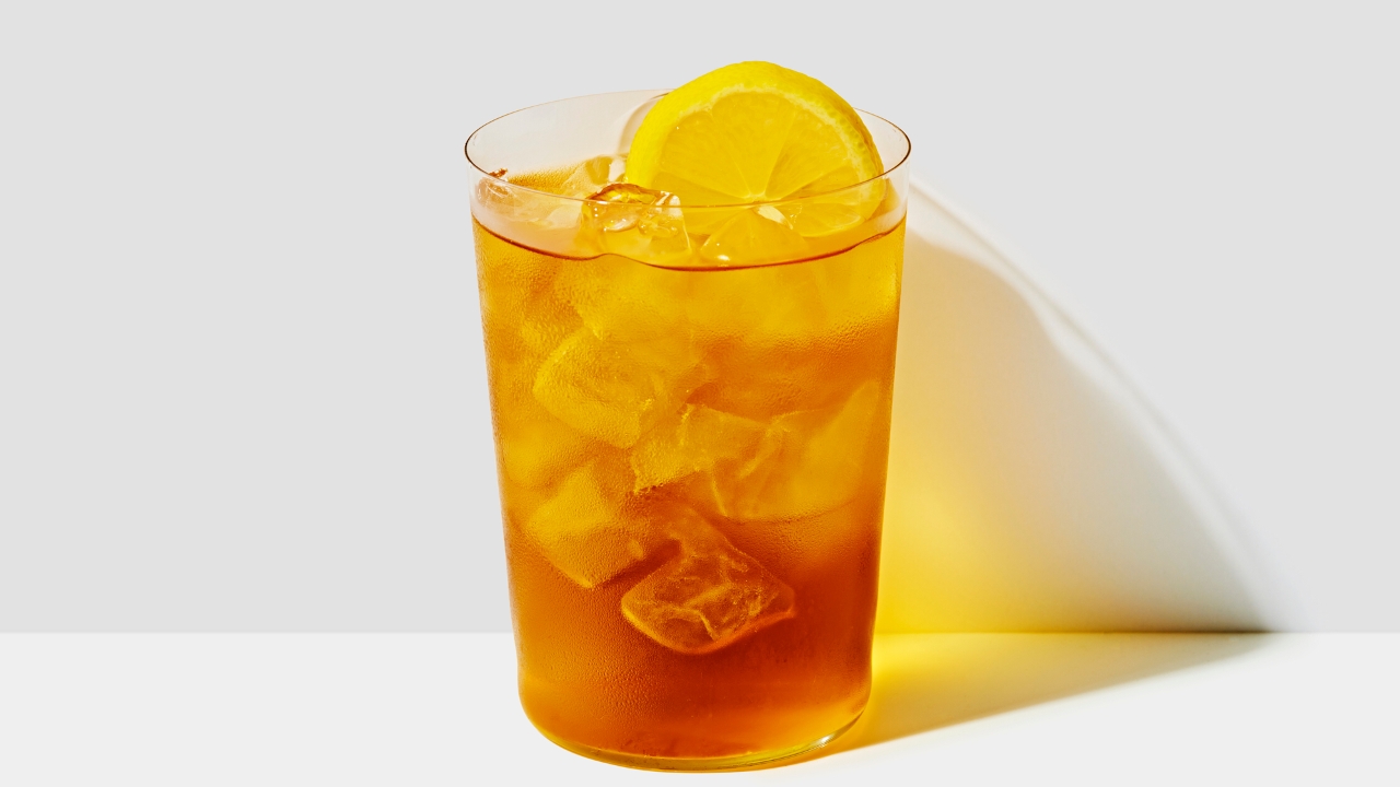 Order Green Iced Tea food online from Gregorys Coffee store, New York on bringmethat.com