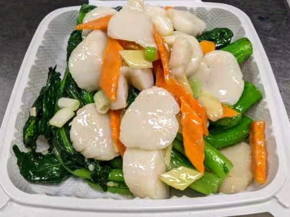 Order 73. Scallops with Tender Green food online from Kirin Chinese Restaurant store, Mountain View on bringmethat.com