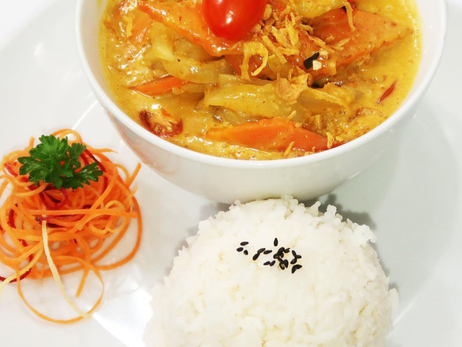 Order YELLOW CURRY food online from Pinto Urban Thai Diner store, Richardson on bringmethat.com