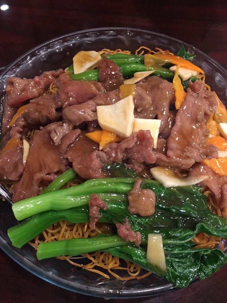 Order Beef Chow Mein w/ Tender Green / 時菜牛肉炒麵 food online from Sam Woo Bbq store, San Gabriel on bringmethat.com