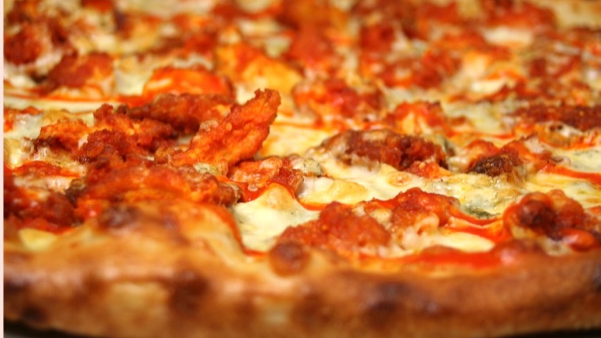 Order Buffalo Chicken Pizza food online from Caeser Italian Restaurant store, Nashville on bringmethat.com