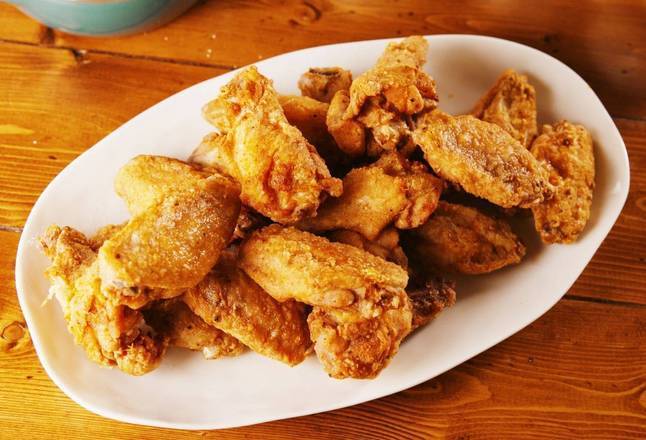 Order Fried Chicken Wings (8 pcs) food online from Mochiholic Fremont store, Fremont on bringmethat.com