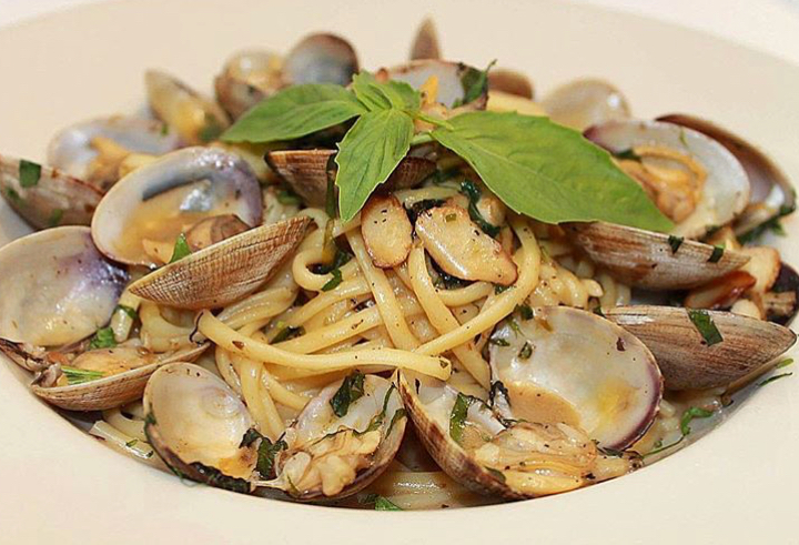 Order Linguine Con Vongole food online from Patsy's pizzeria morris park store, Bronx on bringmethat.com