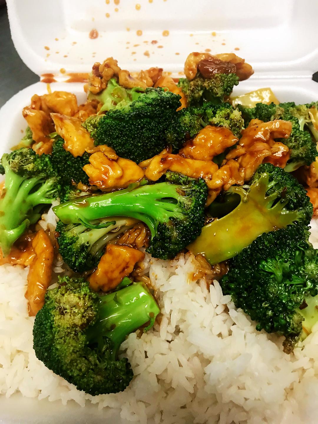 Order Chicken with Broccoli food online from Szechuan Express store, Pittsburgh on bringmethat.com
