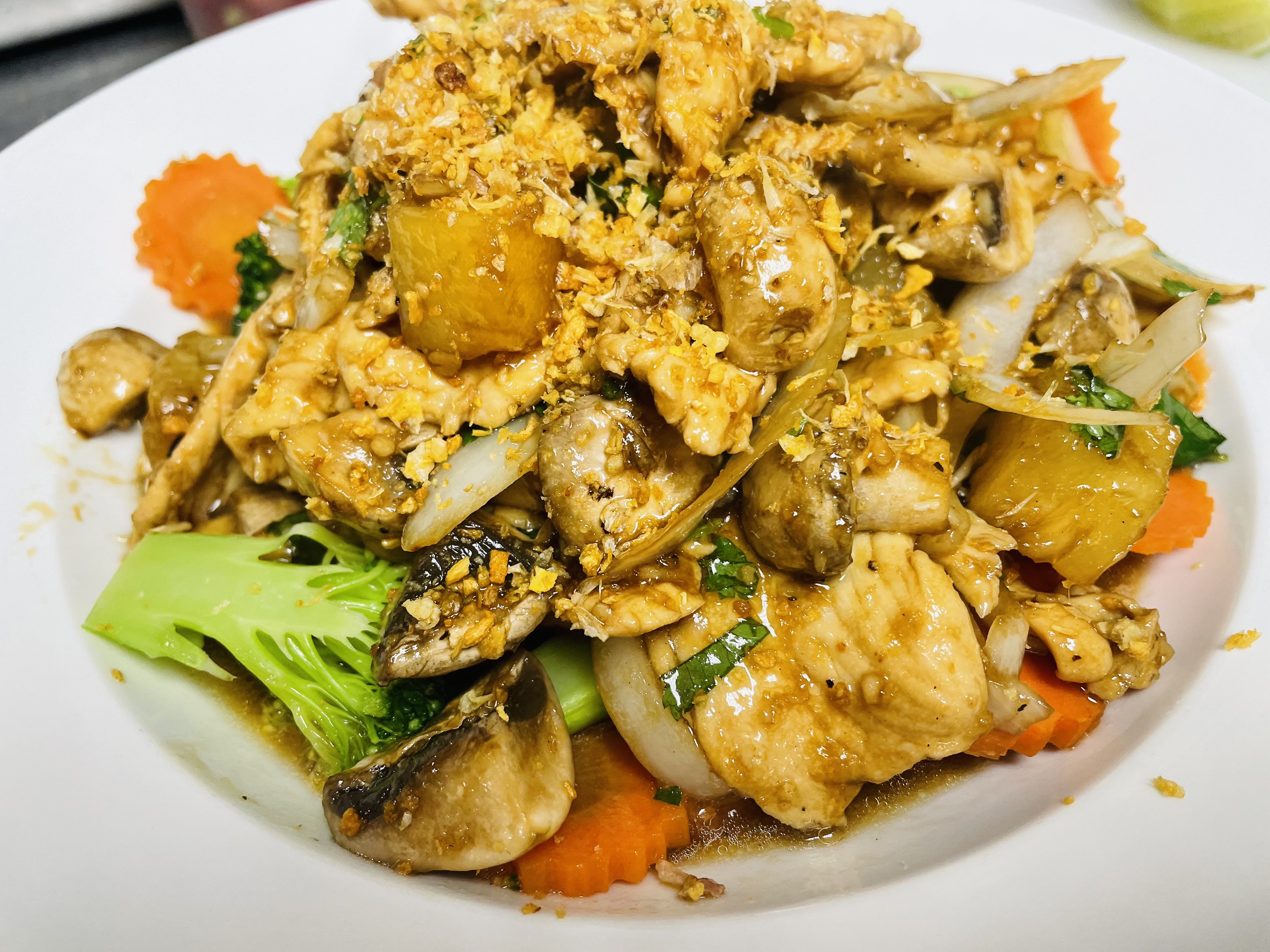 Order Pad Gra Tiem food online from Rice and Spice Thai Street Food store, Charlotte on bringmethat.com
