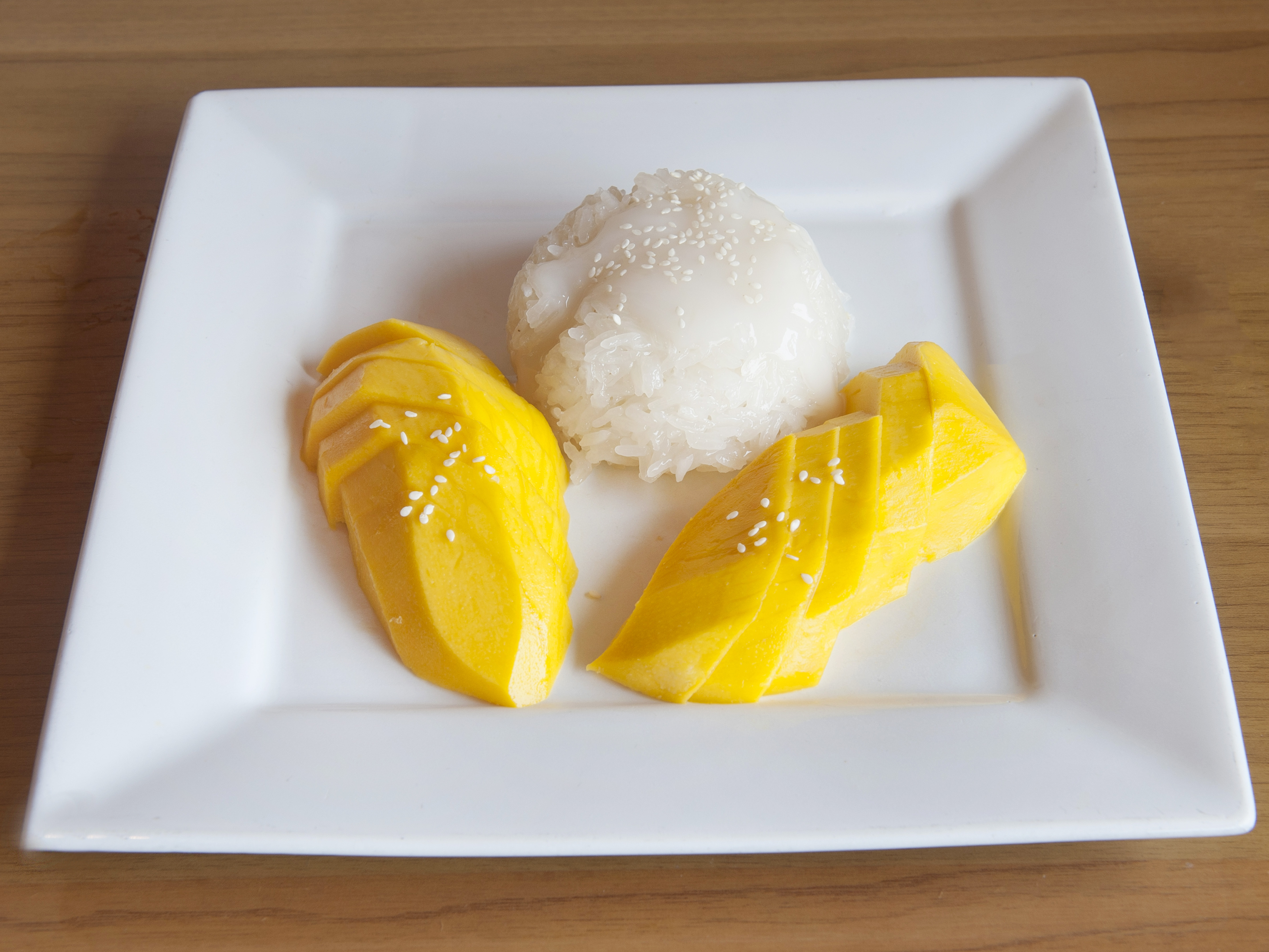 Order Mango with Sweet Sticky Rice food online from Thai Eagle Rox store, Los Angeles on bringmethat.com