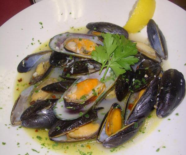 Order Black Mussels food online from Dominic's Ristorante Italiano store, Cypress on bringmethat.com