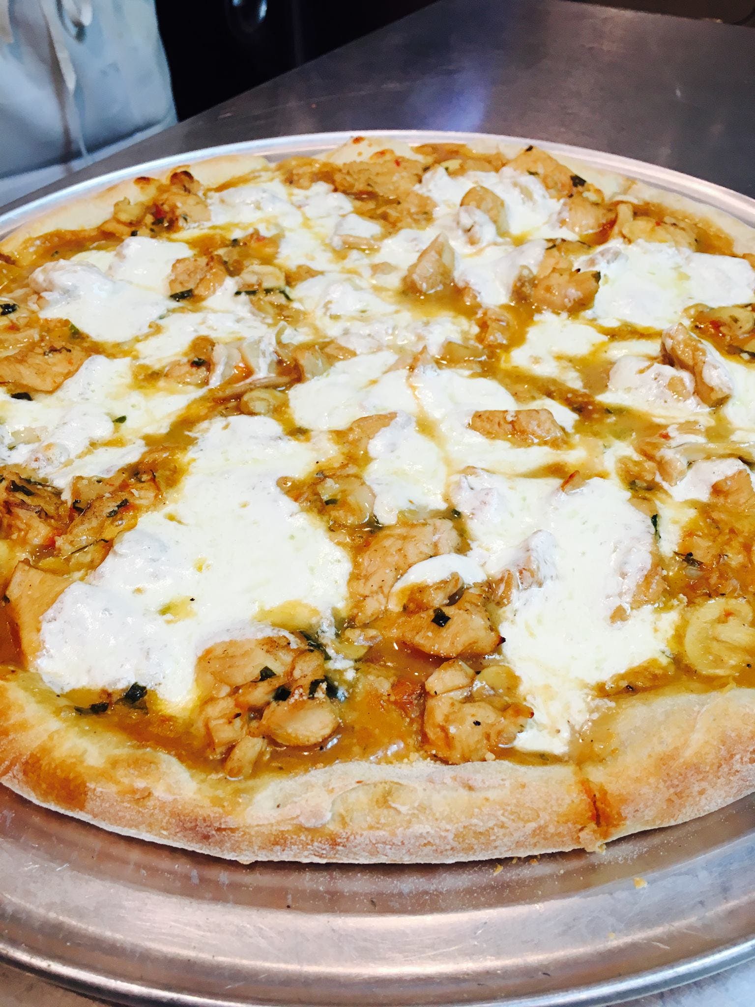 Order Chicken Marsala Pizza - Medium food online from Roberto Pizza & Restaurant store, North Brunswick on bringmethat.com