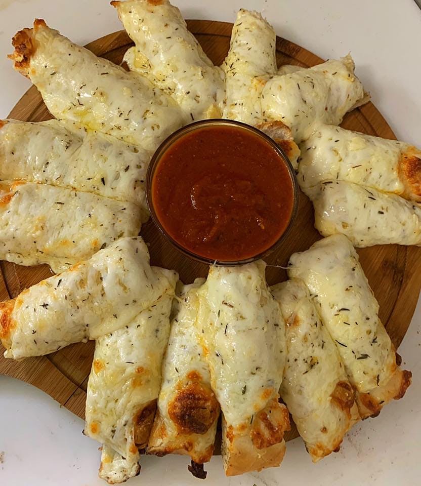 Order Cheesy Breadsticks - Appetizer food online from The Grumpy Italian store, Saratoga on bringmethat.com