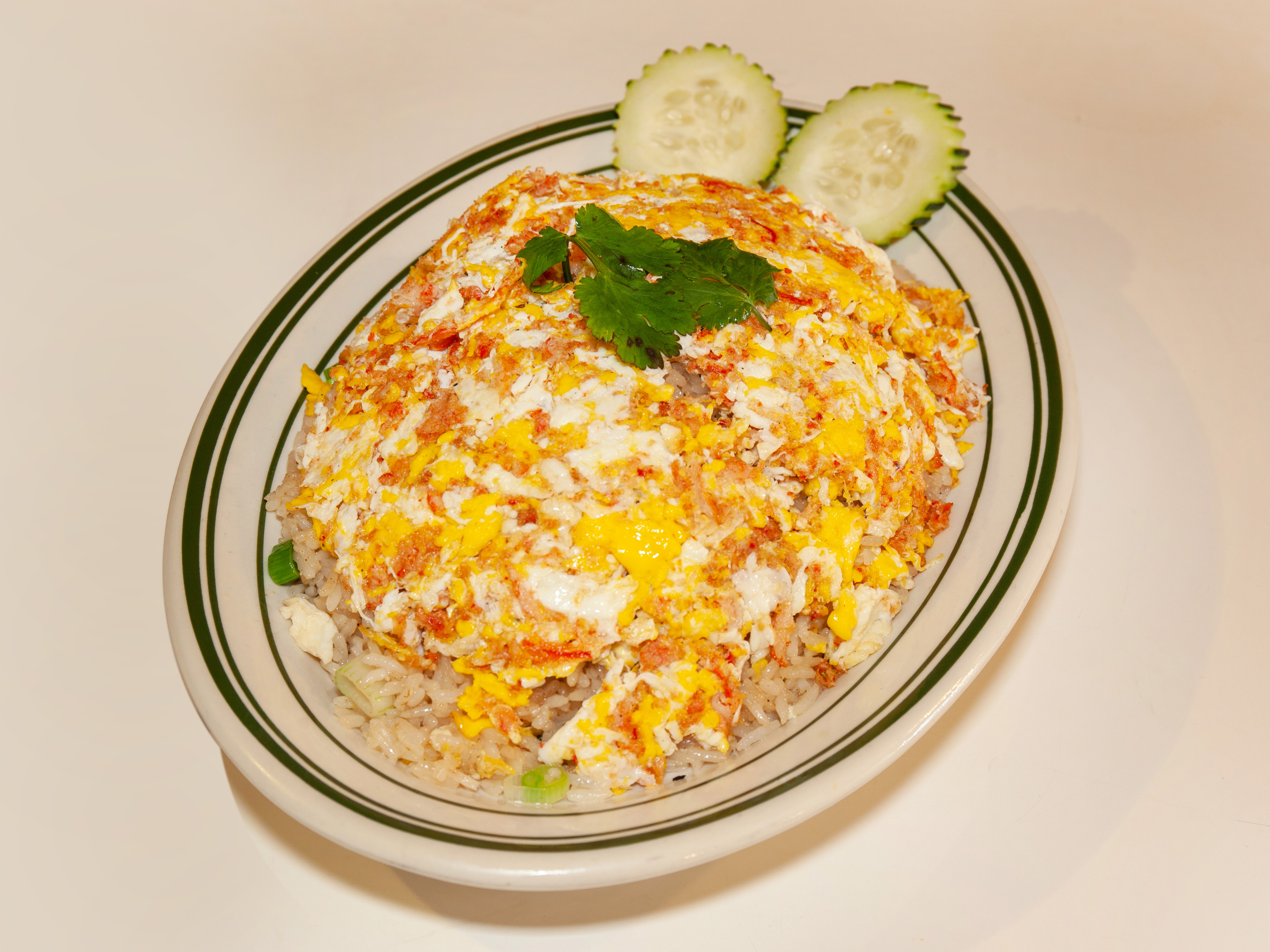 Order 78. Crab Meat Fried Rice food online from Khun Dang Thai Restaurant store, North Hollywood on bringmethat.com