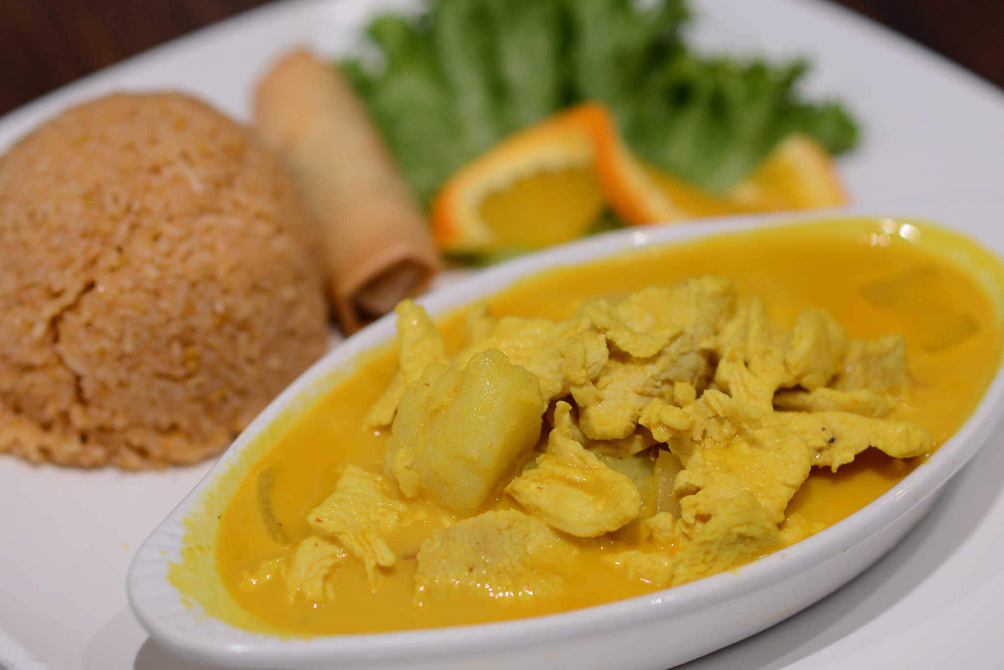 Order 5. Yellow Curry Chicken Dinner Combination food online from Rincome store, Northridge on bringmethat.com
