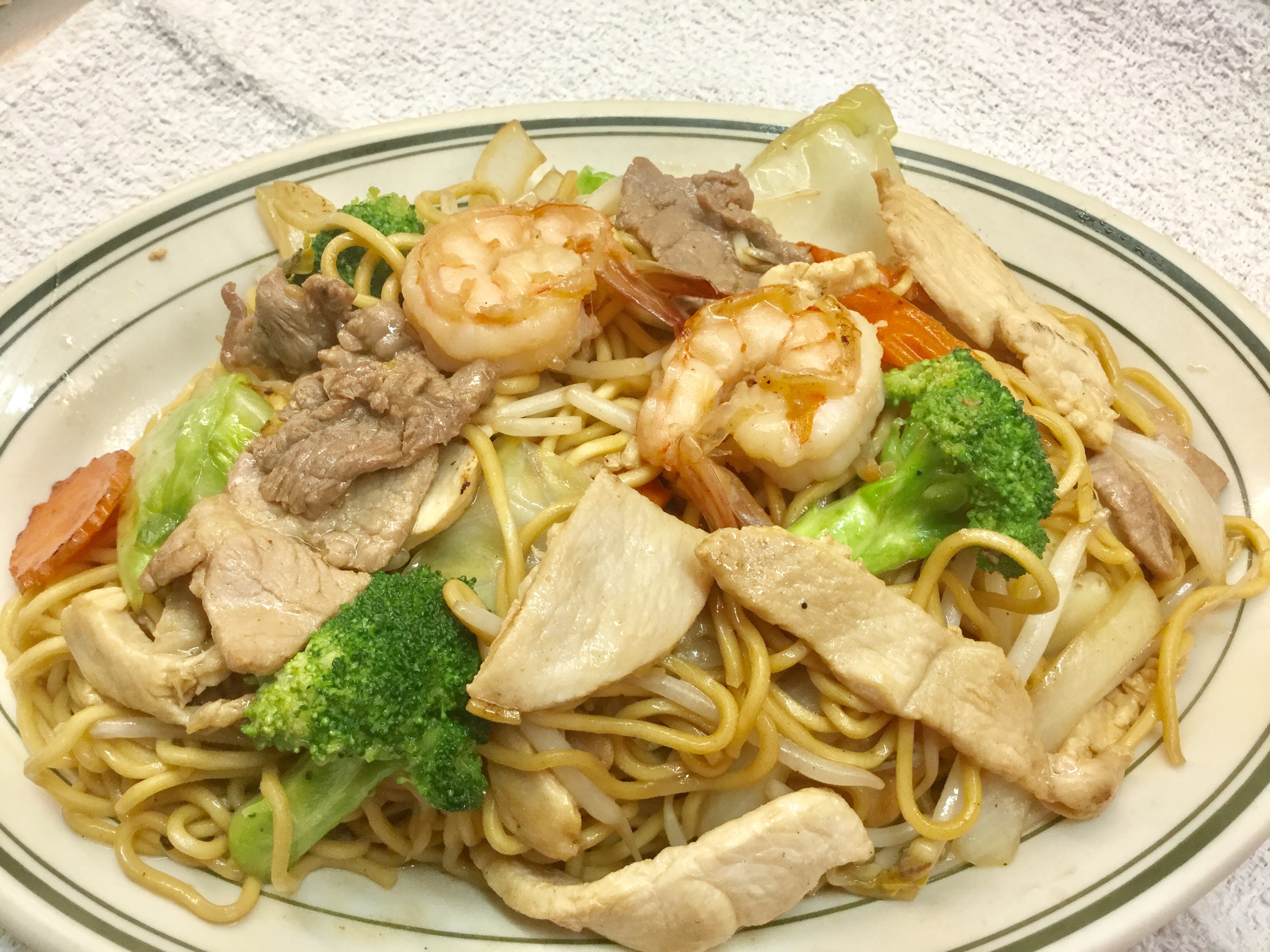 Order 76. Combination Chow Mein food online from Khun Dang Thai Restaurant store, North Hollywood on bringmethat.com