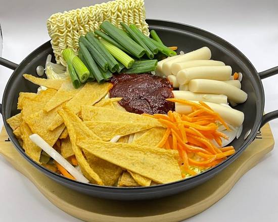 Order 즉석 떡볶이 (Uncooked Topokki)  food online from 8ight store, Federal Way on bringmethat.com