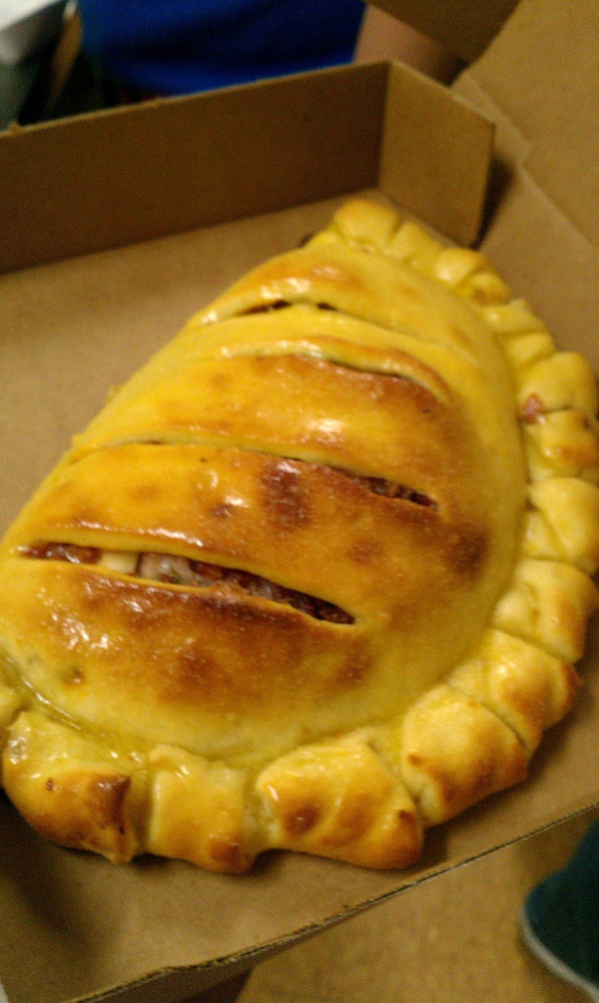 Order Buffalo Chicken Calzone - Calzone food online from Pasquale's Pizza & Pasta store, Indianapolis on bringmethat.com