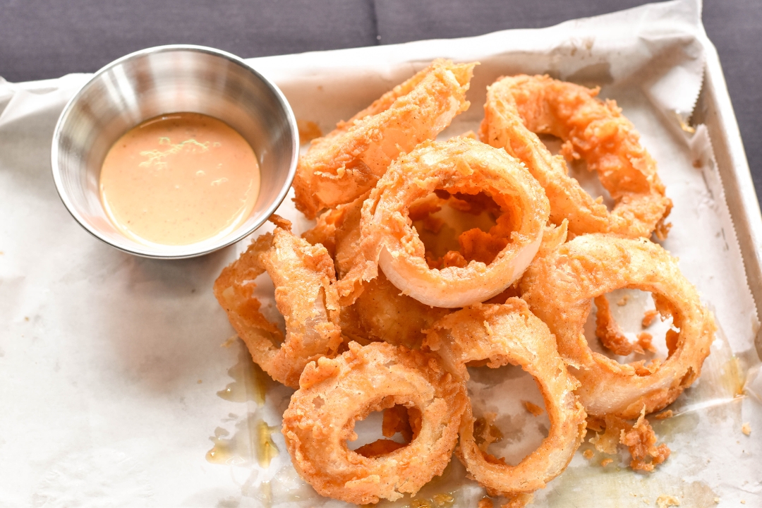 Order Fried Onion Rings food online from John King Grill & Bar store, Charleston on bringmethat.com