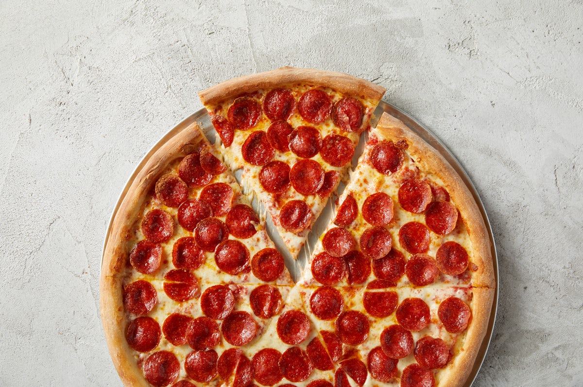 Order 17" New York Pizza food online from Sbarro store, Chicago on bringmethat.com