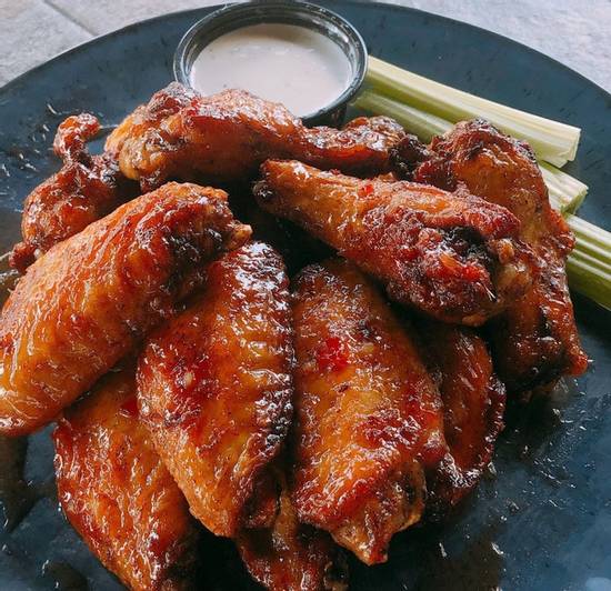 Order Wings 10 ct food online from Dilworth Neighborhood Grille store, Charlotte on bringmethat.com