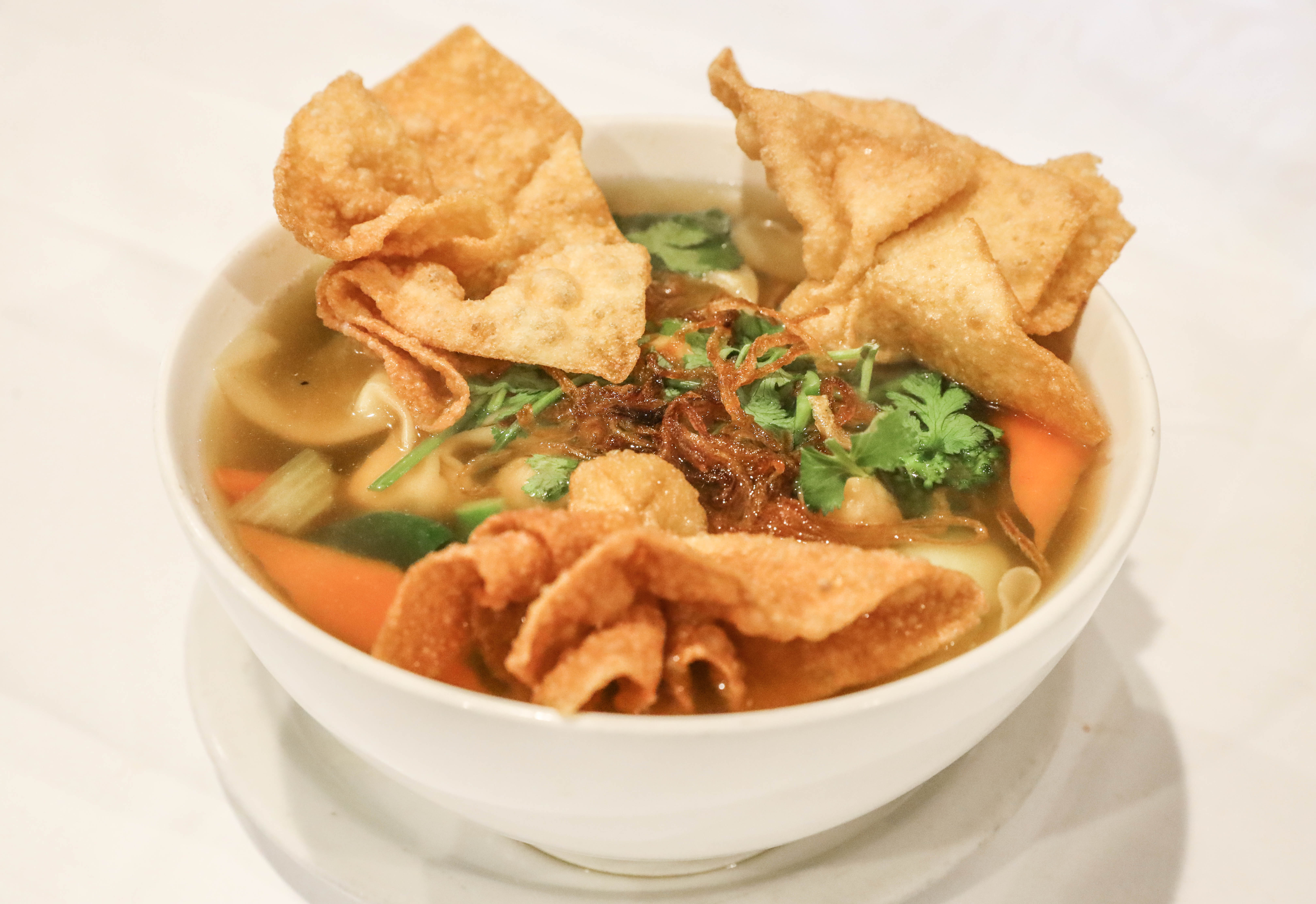 Order N18. Wonton Noodle Soup food online from Eathai Restaurant store, Pleasanton on bringmethat.com