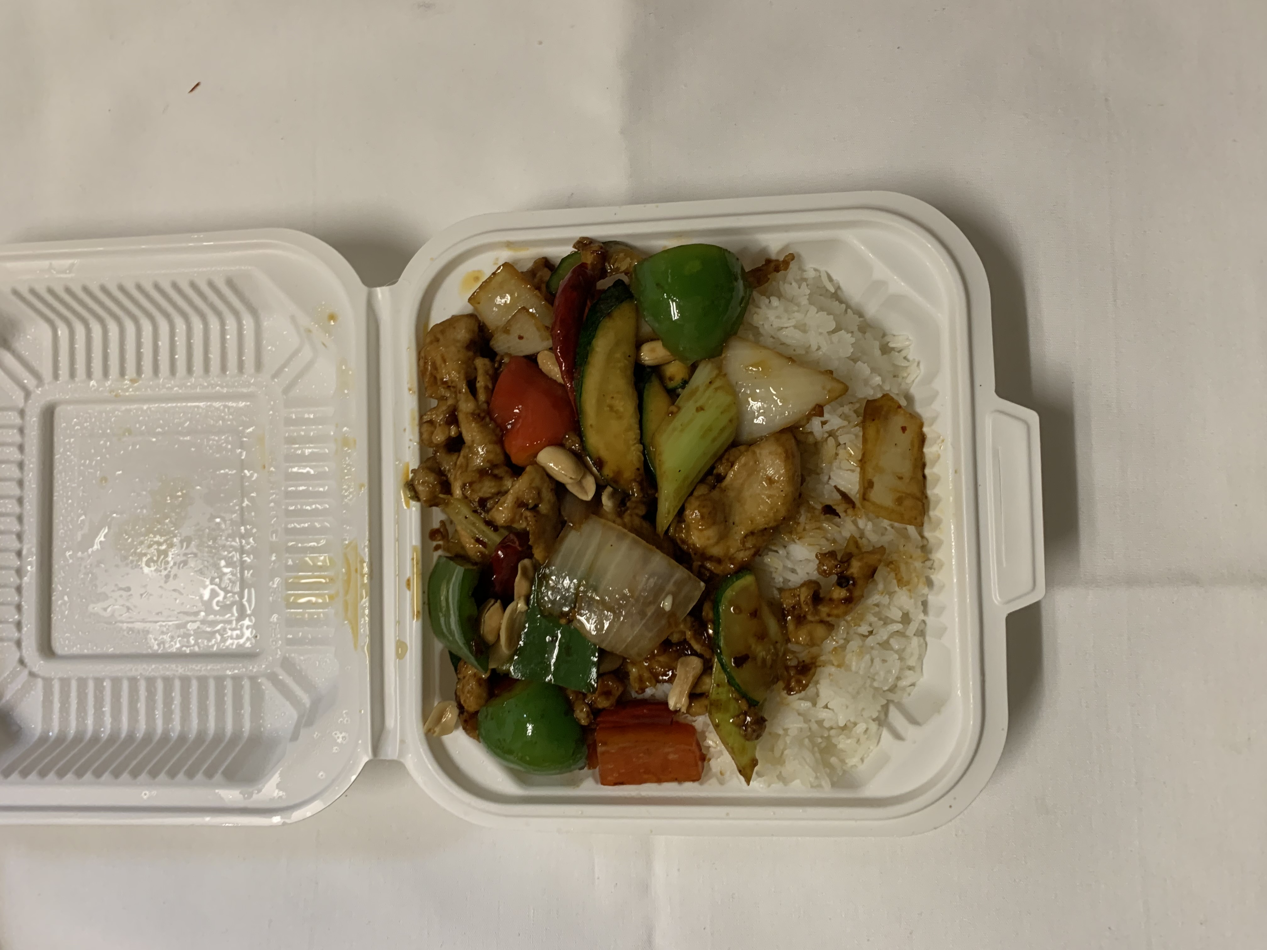 Order L2. Kung Pao Chicken Rice宫保鸡球饭 food online from Maple Restaurant store, San Francisco on bringmethat.com
